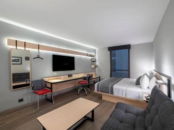 City Express Plus by Marriott Ciudad de México Insurgentes Sur : photo 3 de la chambre suite 1 chambre lit king-size avec canapé-lit