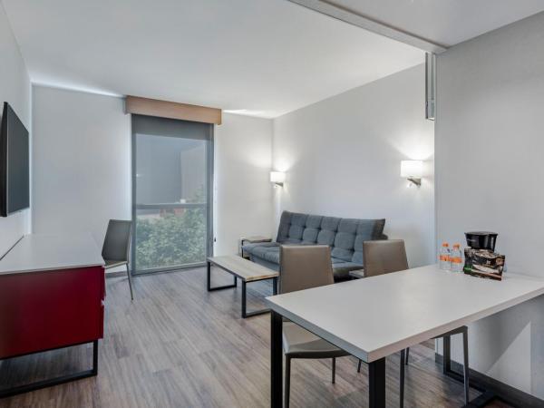 City Express Plus by Marriott Ciudad de México Insurgentes Sur : photo 4 de la chambre suite lit king-size avec canapé-lit