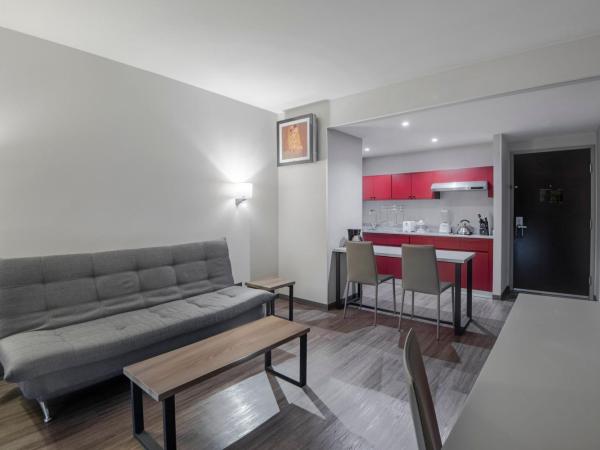 City Express Plus by Marriott Ciudad de México Insurgentes Sur : photo 6 de la chambre suite lit king-size avec canapé-lit