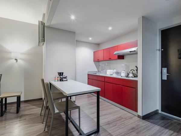 City Express Plus by Marriott Ciudad de México Insurgentes Sur : photo 9 de la chambre suite lit king-size avec canapé-lit