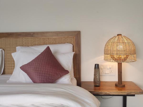 GiriSadan Organic Farm Retreat & Botanical Forest : photo 3 de la chambre chambre double - vue sur jardin