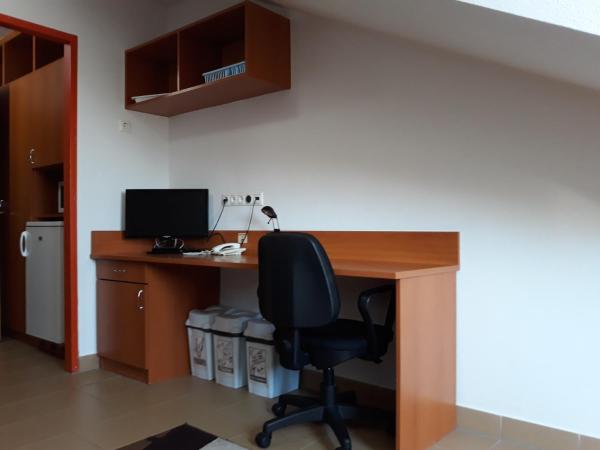 Auguszta Hotel és Diákszálló : photo 5 de la chambre chambre simple Économique