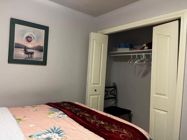 Hamptons Rose garden family! : photo 1 de la chambre chambre double avec salle de bains commune