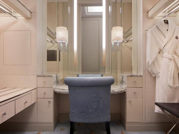 The St. Regis Kuala Lumpur : photo 3 de la chambre royal king suite with lake gardens view