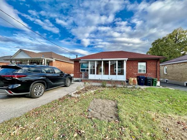 Toronto Uptown 2 - Bus to Downtown : photo 3 de la chambre chambre double