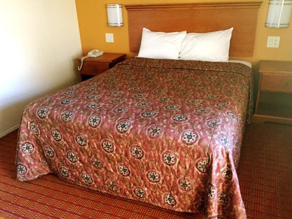 Harvey's Motel SDSU La Mesa San Diego : photo 7 de la chambre chambre standard lit queen-size