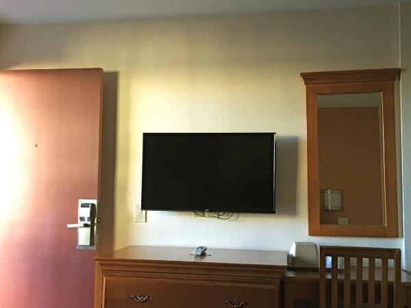 Harvey's Motel SDSU La Mesa San Diego : photo 5 de la chambre chambre lit queen-size standard - fumeurs