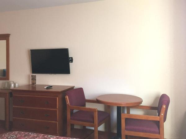 Harvey's Motel SDSU La Mesa San Diego : photo 4 de la chambre chambre avec 2 lits queen-size - fumeurs