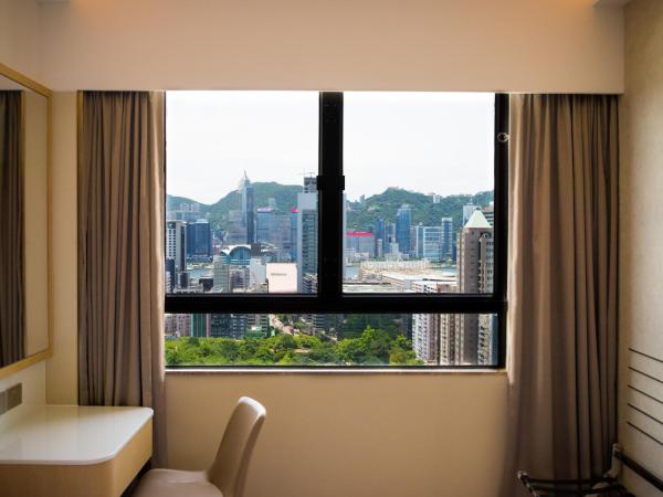 B P International : photo 4 de la chambre Étage club - chambre double - vue sur port parker