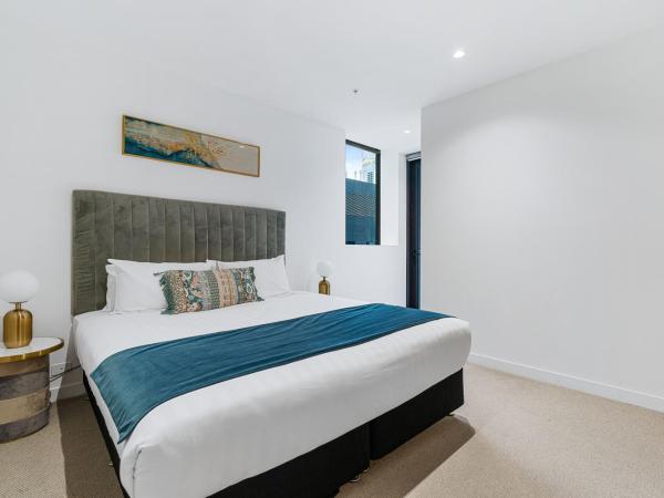 Collins House Apartments by CLLIX : photo 2 de la chambre three-bedroom three-bathroom city view apartment