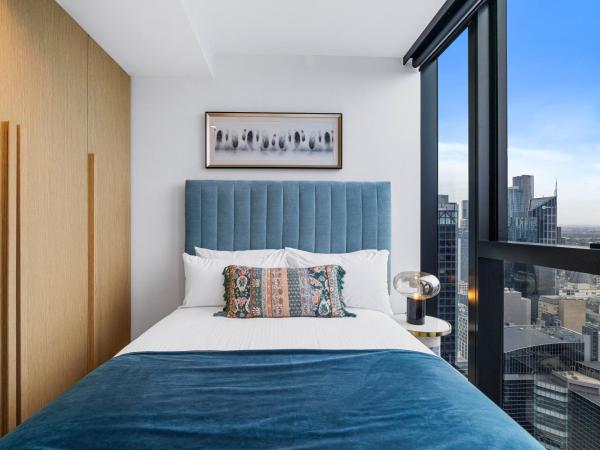 Collins House Apartments by CLLIX : photo 8 de la chambre three-bedroom three-bathroom city view apartment