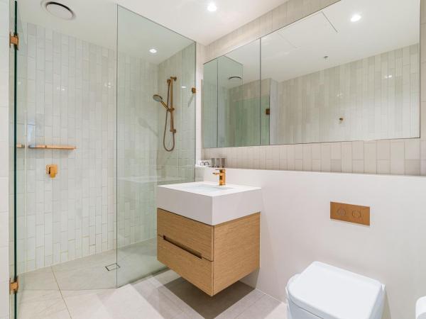 Collins House Apartments by CLLIX : photo 4 de la chambre three-bedroom apartment two bathroom apartment