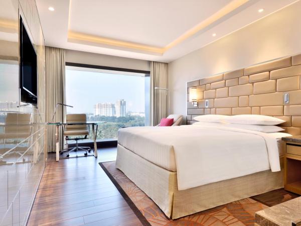 Courtyard by Marriott Bengaluru Hebbal : photo 1 de la chambre chambre lit king-size deluxe - vue sur ville