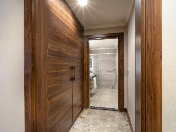 TRYP By Wyndham Istanbul Sisli Hotel : photo 6 de la chambre suite lit king-size