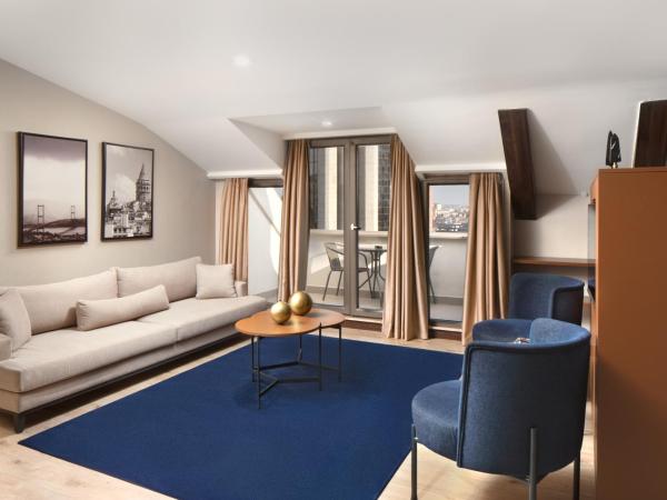 TRYP By Wyndham Istanbul Sisli Hotel : photo 2 de la chambre suite premium avec bain à remous