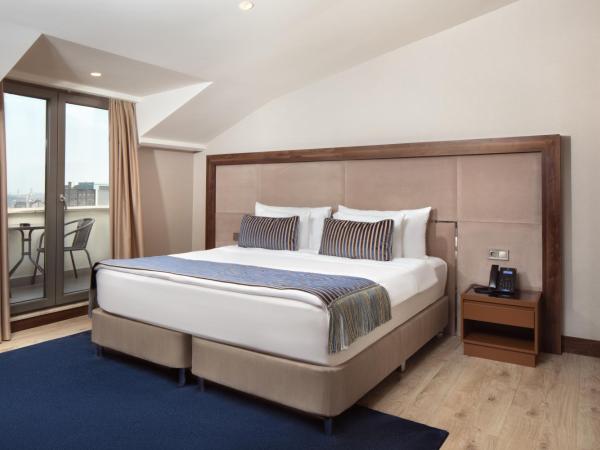 TRYP By Wyndham Istanbul Sisli Hotel : photo 4 de la chambre suite premium avec bain à remous