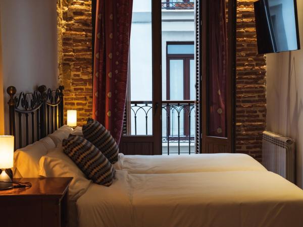 San Sebastián DOT Rooms : photo 2 de la chambre chambre lits jumeaux avec salle de bains commune