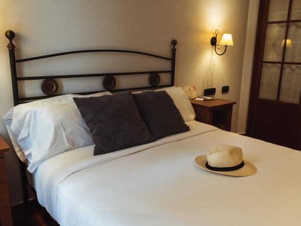 San Sebastián DOT Rooms : photo 2 de la chambre chambre double avec salle de bains commune