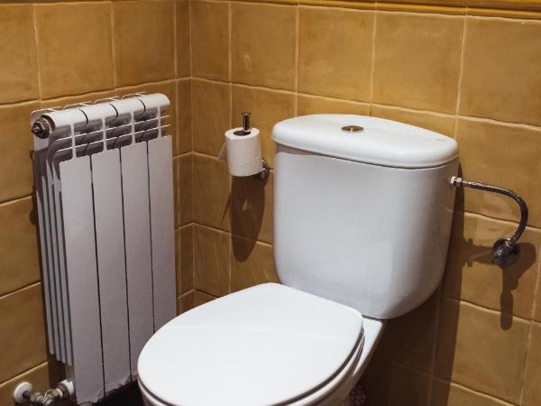 San Sebastián DOT Rooms : photo 4 de la chambre chambre double avec salle de bains commune