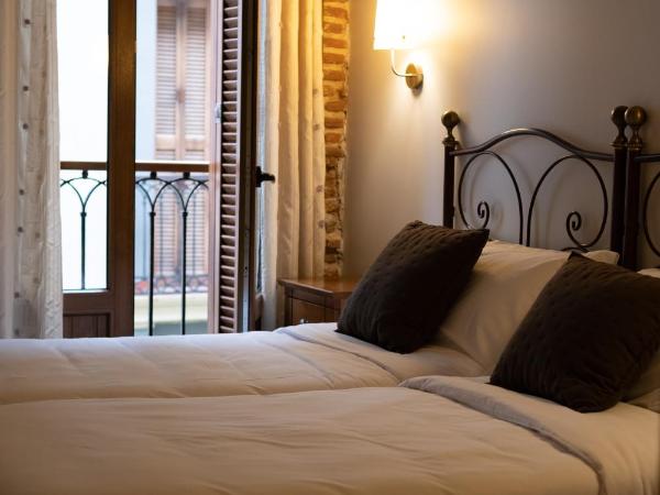 San Sebastián DOT Rooms : photo 4 de la chambre chambre lits jumeaux avec toilettes communes