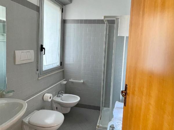 Residence Villa Azzurra : photo 6 de la chambre studio supérieur avec terrasse