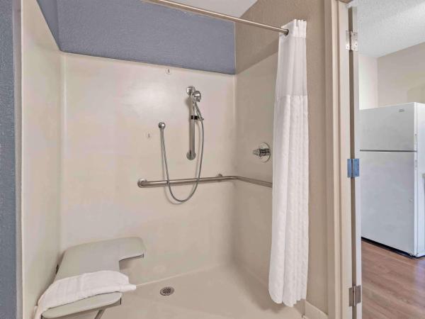 Extended Stay America Suites - Charlotte - Tyvola Rd : photo 6 de la chambre studio avec 1 lit queen-size - accessible aux personnes à mobilité réduite - non-fumeurs