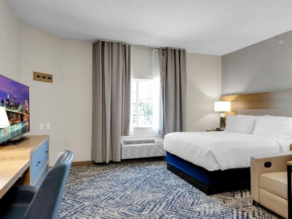 Candlewood Suites San Antonio Downtown, an IHG Hotel : photo 2 de la chambre queen studio suite with two queen beds and tub - communications/mobility accessible