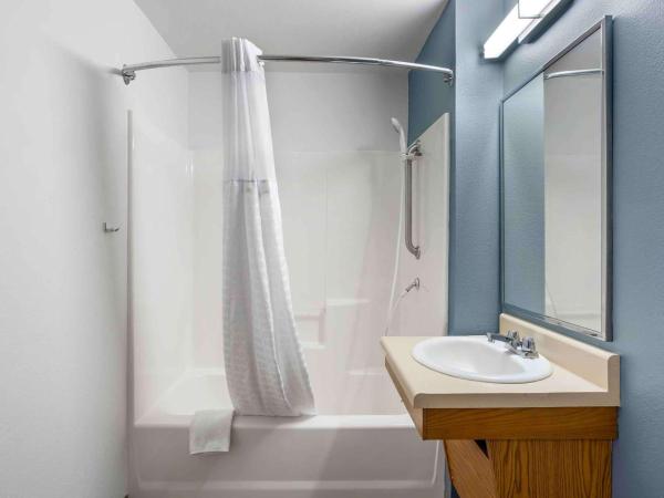 Extended Stay America Select Suites - Oklahoma City - West : photo 4 de la chambre studio lit queen-size