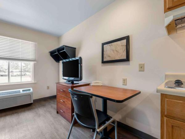 Extended Stay America Select Suites - Orlando - East : photo 4 de la chambre chambre lit queen-size