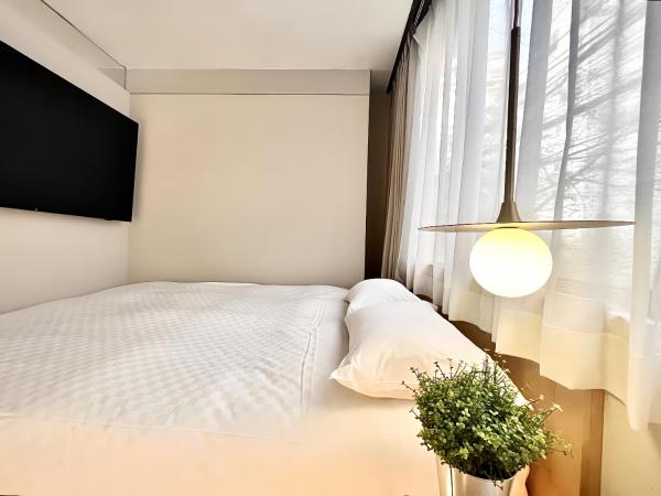 东京上野超级中心 设计师房间Yeoa 上野公园3分钟 车站1分钟 超级繁华 免费wifi 戴森吹风 : photo 1 de la chambre appartement supérieur