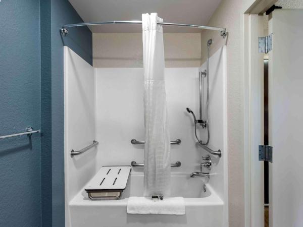 Extended Stay America Suites - Charlotte - University Place : photo 4 de la chambre studio avec 1 lit queen-size - accessible aux personnes à mobilité réduite - non-fumeurs