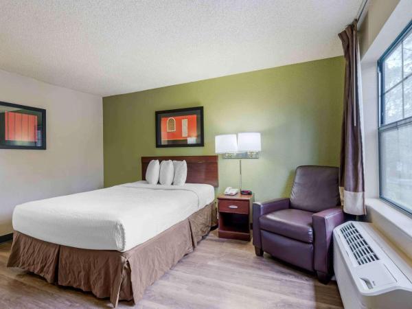Extended Stay America Select Suites - Orlando - Maitland - 1760 Pembrook Dr : photo 1 de la chambre studio avec 1 lit queen-size - accessible aux personnes à mobilité réduite - non-fumeurs