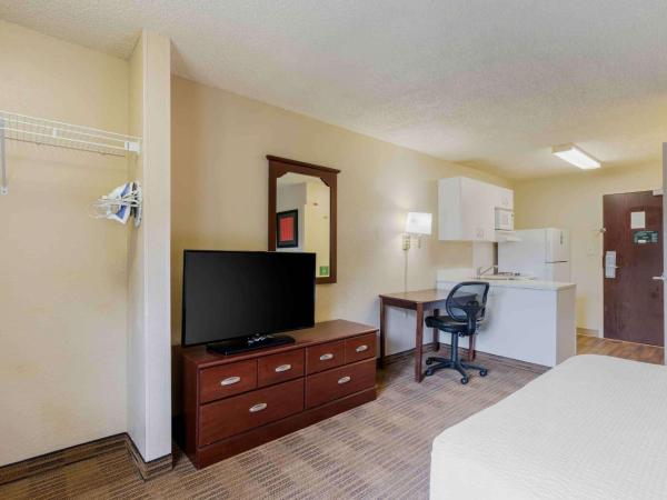 Extended Stay America Select Suites - Orlando - Maitland - 1760 Pembrook Dr : photo 3 de la chambre studio avec 1 lit queen-size - accessible aux personnes à mobilité réduite - non-fumeurs
