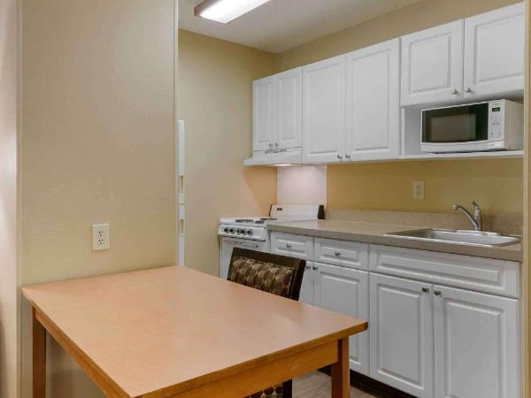 Extended Stay America Suites - Orlando - Orlando Theme Parks - Vineland Rd : photo 1 de la chambre studio lit queen-size - non-fumeurs