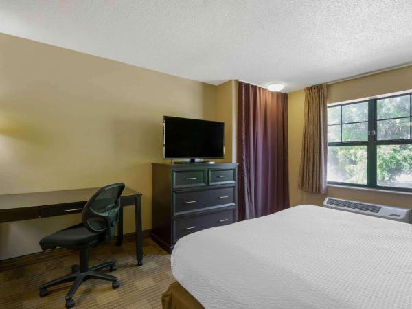 Extended Stay America Suites - Tampa - Airport - Spruce Street : photo 2 de la chambre studio lit queen-size - non-fumeurs