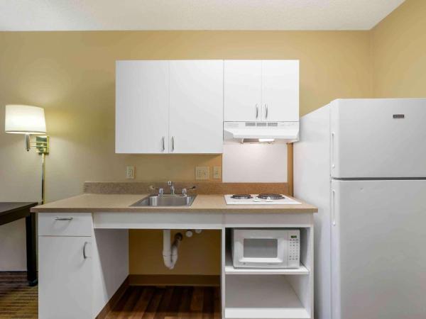 Extended Stay America Suites - Tampa - Airport - Spruce Street : photo 3 de la chambre studio avec 1 lit queen-size - accessible aux personnes à mobilité réduite - non-fumeurs