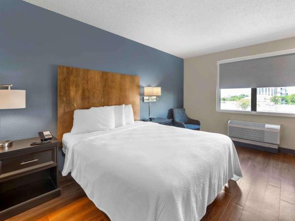 Extended Stay America Premier Suites - Fort Lauderdale - Convention Center - Cruise Port : photo 5 de la chambre studio lit queen-size - non-fumeurs