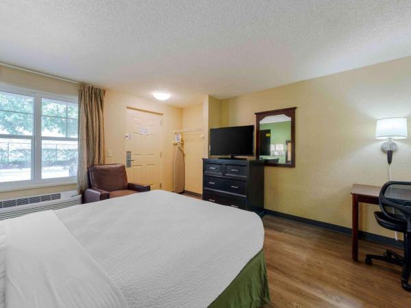 Extended Stay America Suites - Fort Lauderdale - Cypress Creek - Andrews Ave : photo 10 de la chambre studio lit queen-size - non-fumeurs