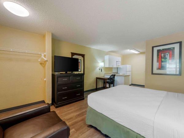 Extended Stay America Suites - Fort Lauderdale - Cypress Creek - Andrews Ave : photo 1 de la chambre studio lit queen-size - non-fumeurs