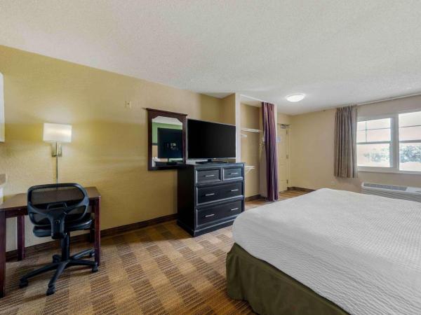 Extended Stay America Suites - Fort Lauderdale - Cypress Creek - Andrews Ave : photo 2 de la chambre studio lit king-size - non-fumeurs
