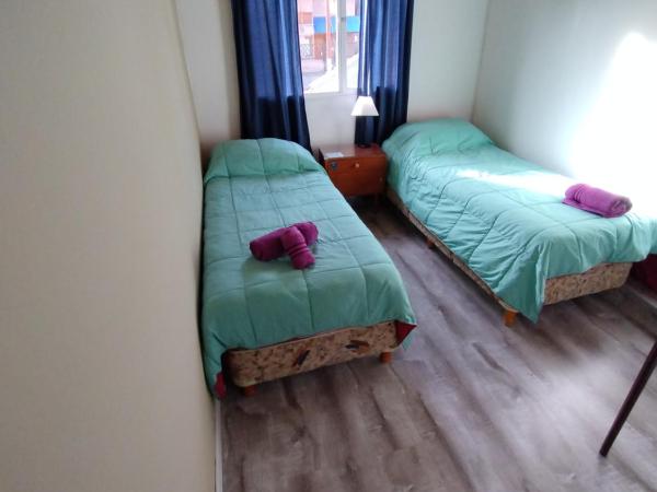 Hostel Elal : photo 3 de la chambre chambre lits jumeaux avec salle de bains privative