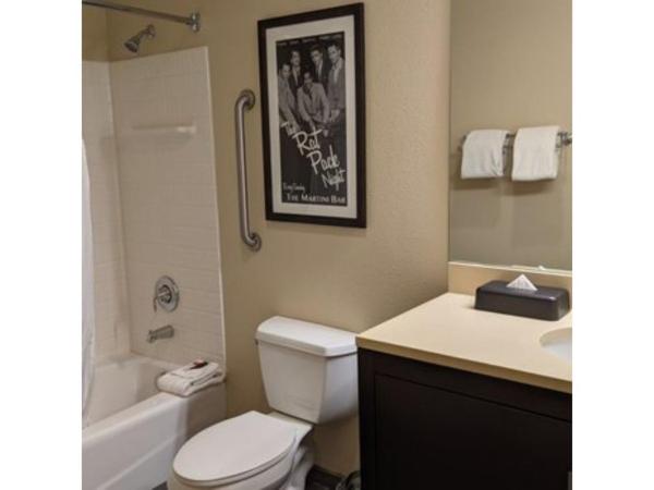 EDC Las Vegas 2024 - Your Stylish 2-BR Condo Oasis Near LV Strip - Special Offer Now! : photo 1 de la chambre appartement 2 chambres
