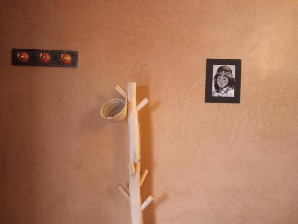 Riad Hostel JAD ZIAD : photo 2 de la chambre chambre double ou lits jumeaux avec salle de bains privative