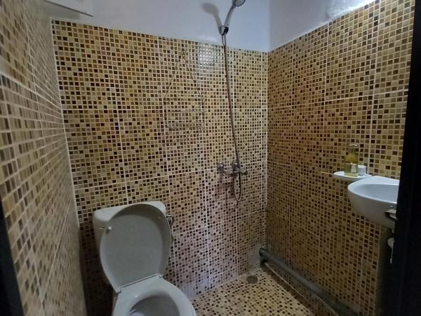 Riad Hostel JAD ZIAD : photo 5 de la chambre chambre double ou lits jumeaux avec salle de bains privative