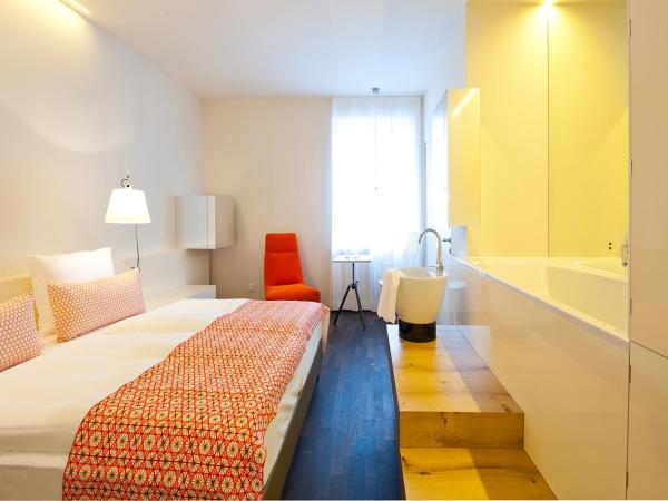 Nala Individuellhotel : photo 2 de la chambre hébergement avec salon et salle de bains
