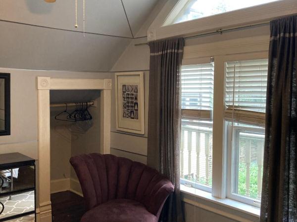 The Villa Toscana : photo 2 de la chambre chambre lit queen-size avec salle de bains commune 