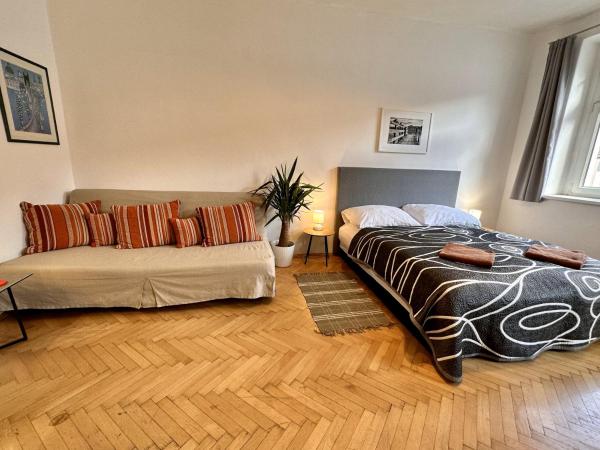 Pension SKLEP : photo 6 de la chambre chambre triple basique avec salle de bains commune