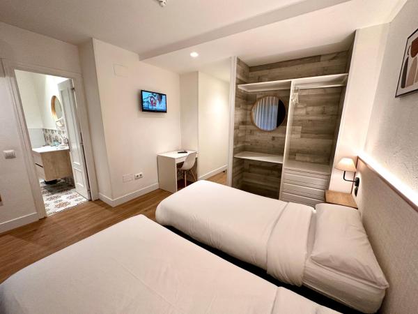 Far Home Gran Vía : photo 5 de la chambre chambre lits jumeaux avec salle de bains privative