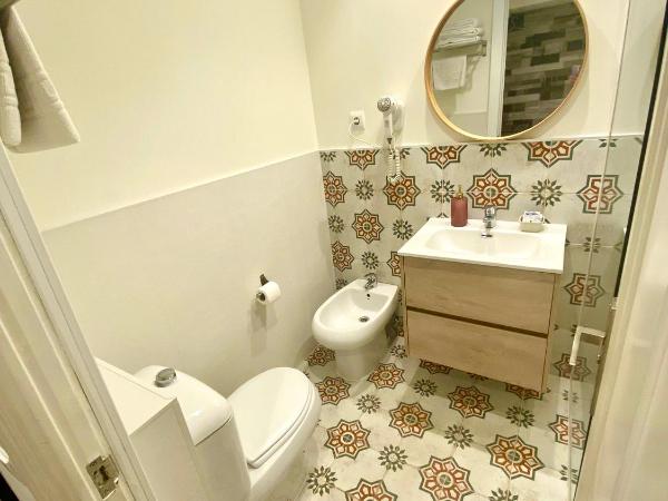 Far Home Gran Vía : photo 5 de la chambre chambre triple avec salle de bains privative