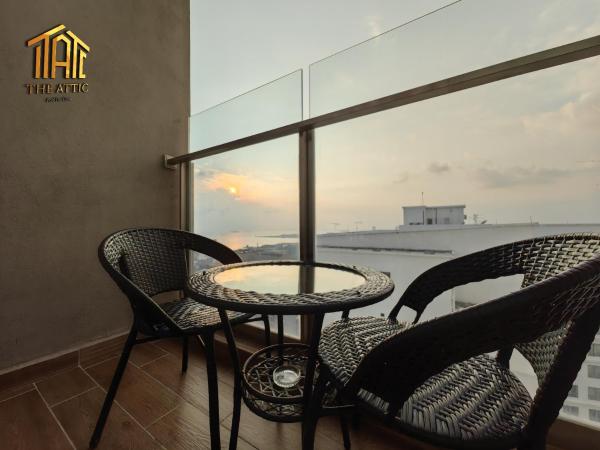 Attic Home Melaka Silverscape Residence & Jonker : photo 6 de la chambre deluxe king studio (private bathtub and city view)